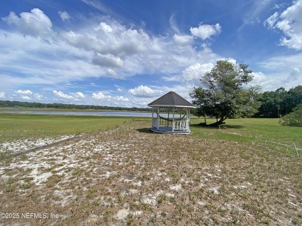 148 SWAN LAKE Drive, Melrose, FL 32666