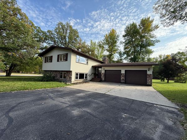 902 Oakmont Drive, Thief River Falls, MN 56701