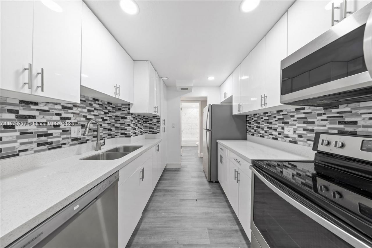 3680 Inverrary Dr, Unit 3J, Lauderhill, FL 33319 Photo