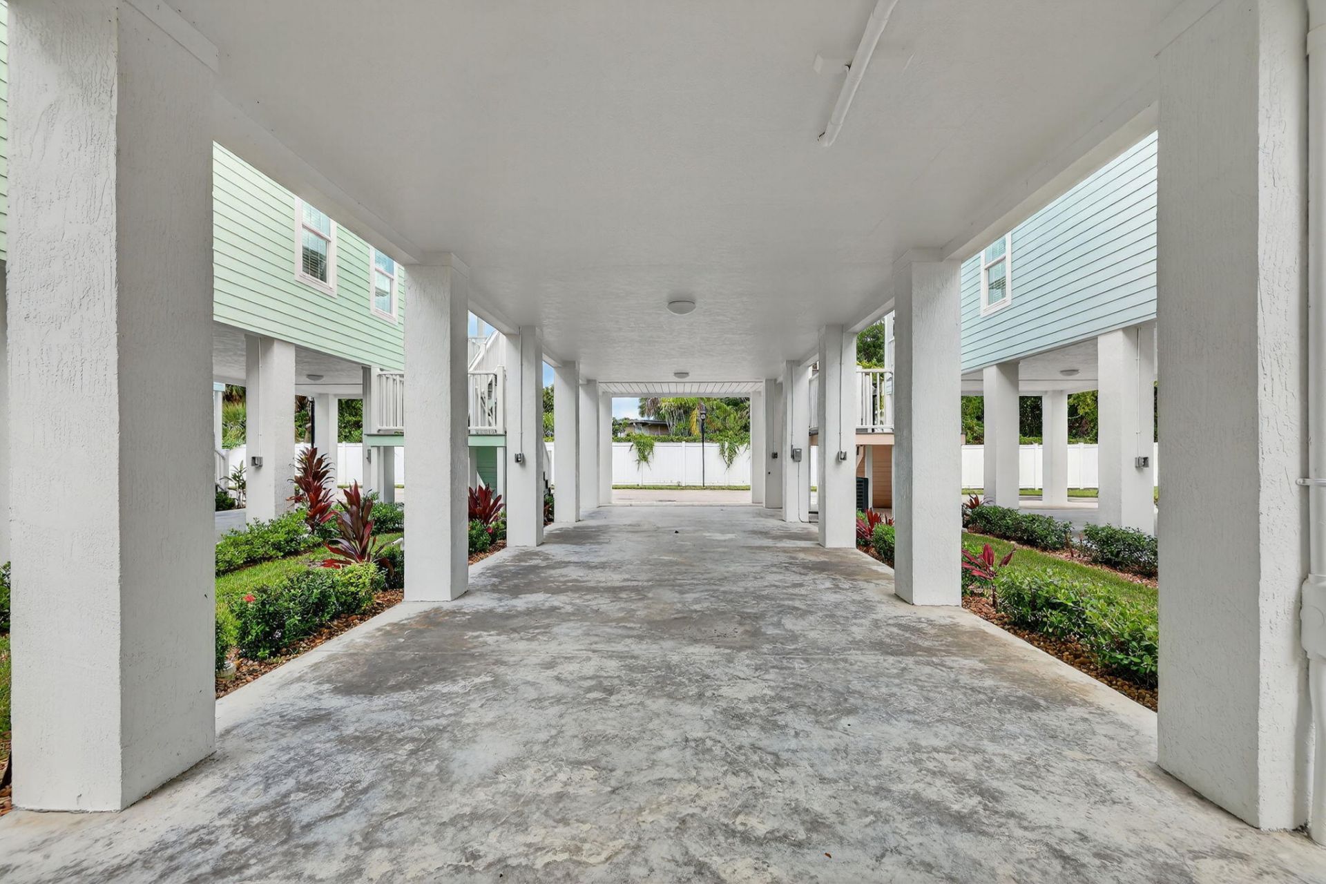 300 NE Coastal Drive, Jensen Beach, FL 34957 Photo