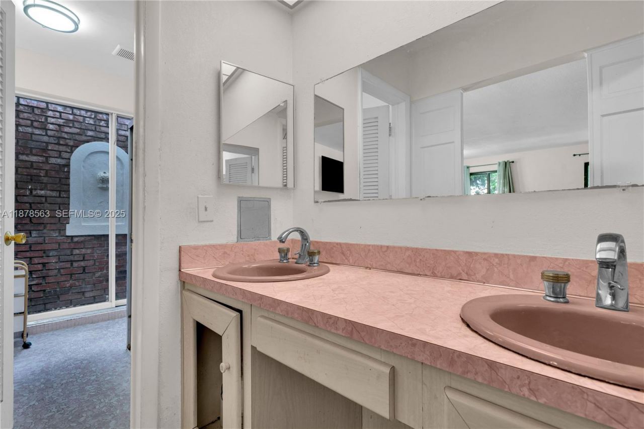 801 NW 203rd St, Miami Gardens, FL 33169 Photo