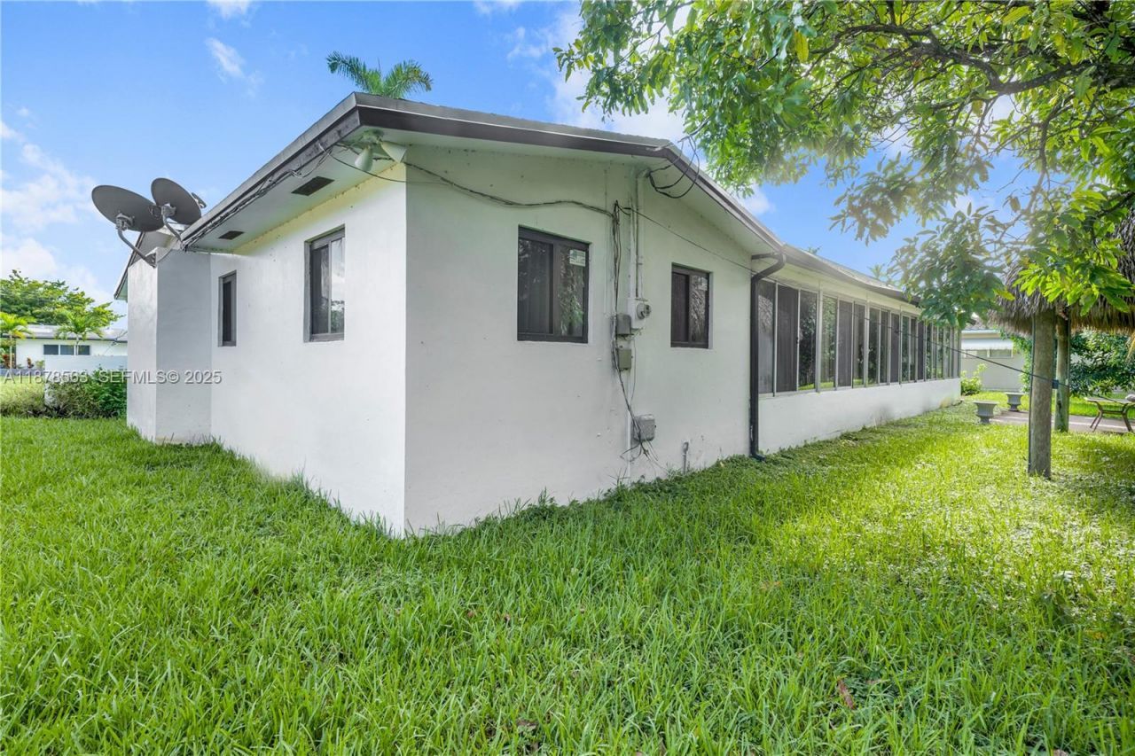 801 NW 203rd St, Miami Gardens, FL 33169 Photo