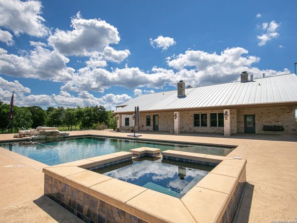 9560 old colony line, Dale, TX 78616