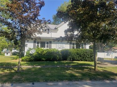 112 Vine Street, Wellington, OH 44090