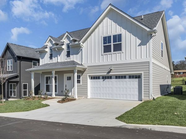 2212 Chadwell Station Ln, Madison, TN 37115