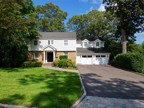 39 Squirrel Hill Road, East Hills, NY 11577