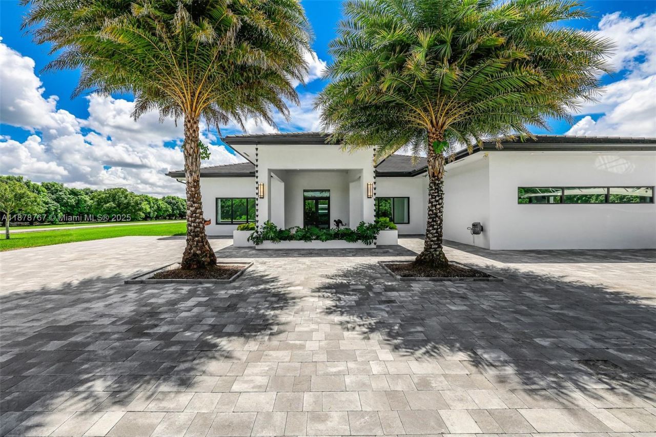 17950 SW 192nd St, Miami, FL 33187 Photo