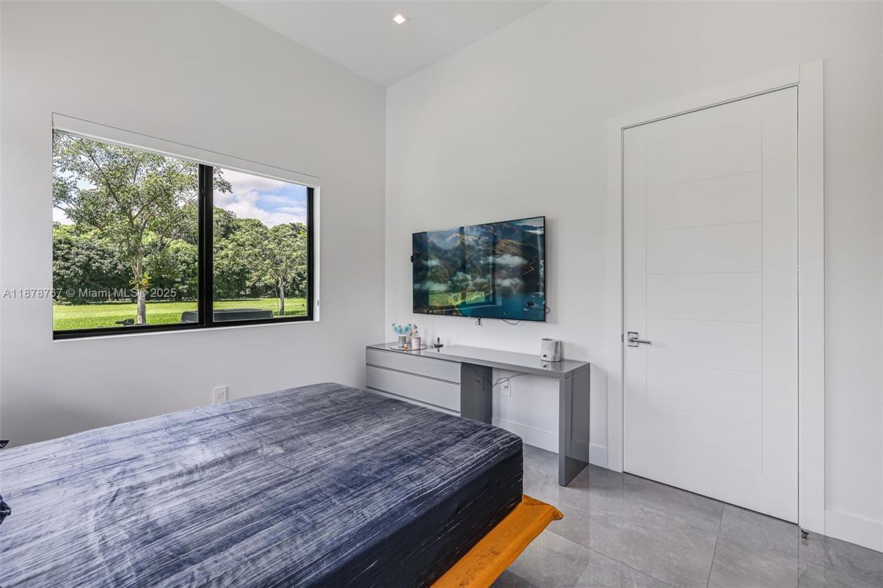 17950 SW 192nd St, Miami, FL 33187 Photo