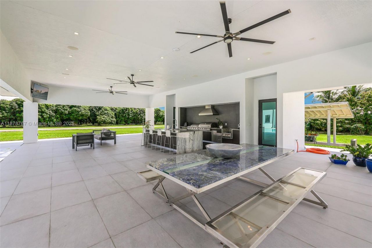 17950 SW 192nd St, Miami, FL 33187 Photo