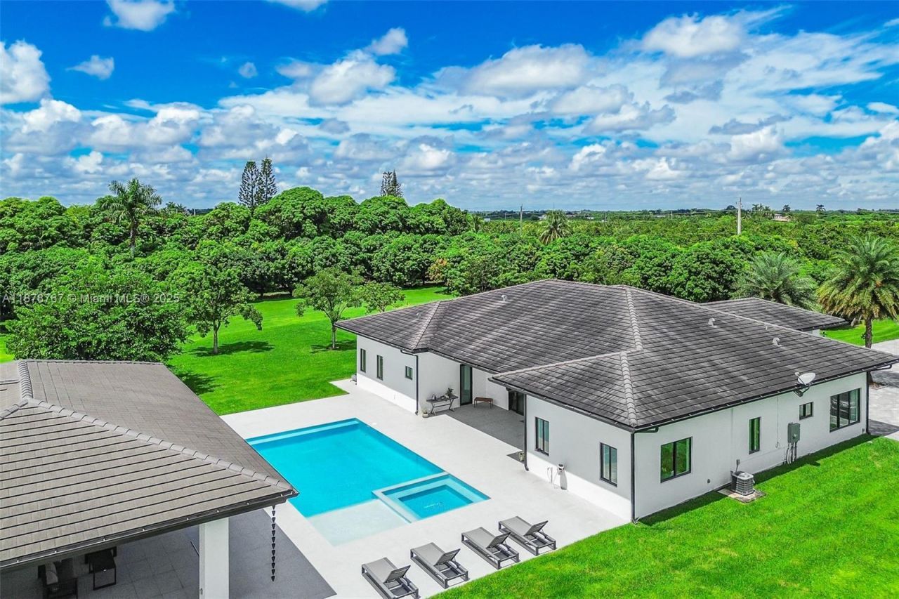 17950 SW 192nd St, Miami, FL 33187 Photo