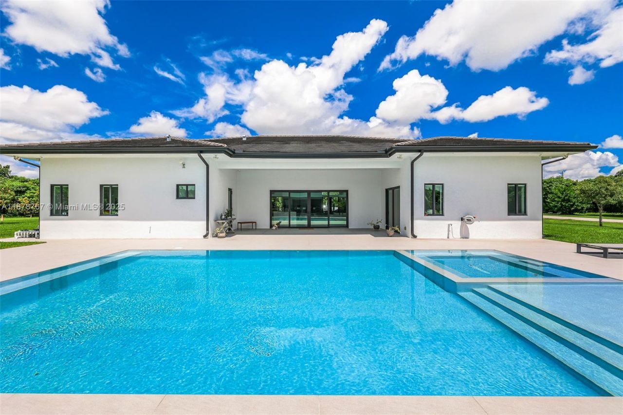 17950 SW 192nd St, Miami, FL 33187 Photo