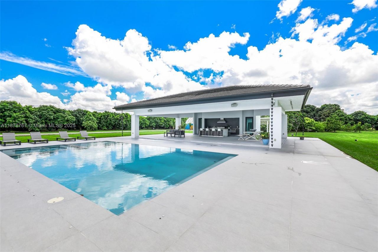 17950 SW 192nd St, Miami, FL 33187 Photo