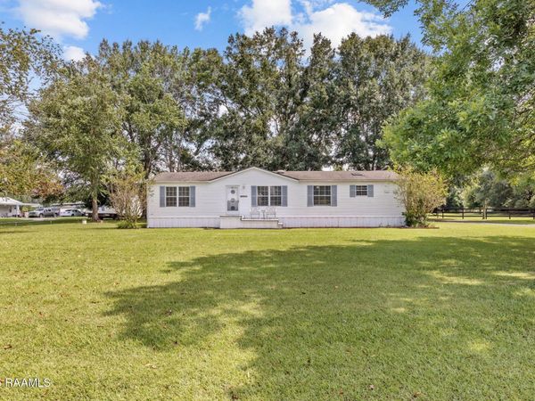 1039 Vieux Jacquet Road, Broussard, LA 70518