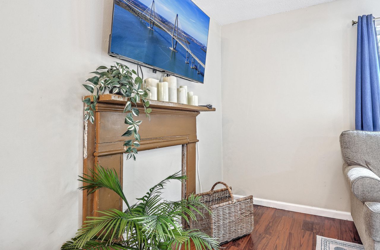 6240 Old Point Road Photo 9