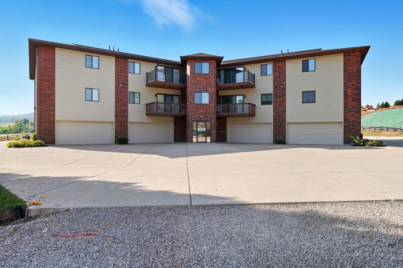 835 W Hill Street, Spearfish, SD 57783 Main Photo