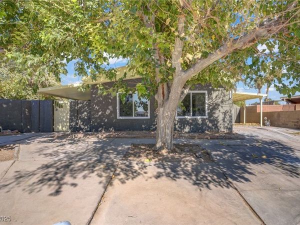 153 Sir Thomas Drive, Las Vegas, NV 89110