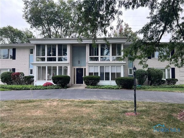 4057 Hillandale Road, Ottawa Hills, OH 43606