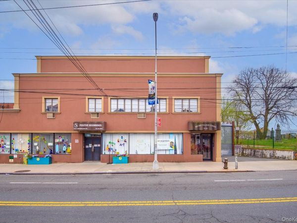 7252 Metropolitan Avenue, Unit 3C, Middle Village, NY 11379