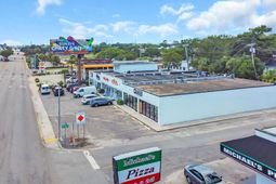 1609 N Kings Hwy. photo 4