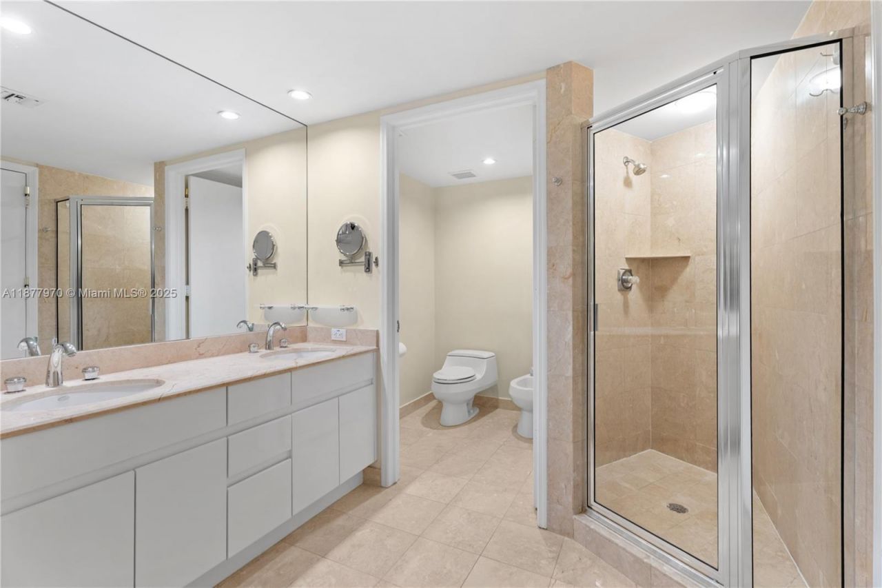 848 Brickell Key Dr, Unit 2502, Miami, FL 33131 Photo