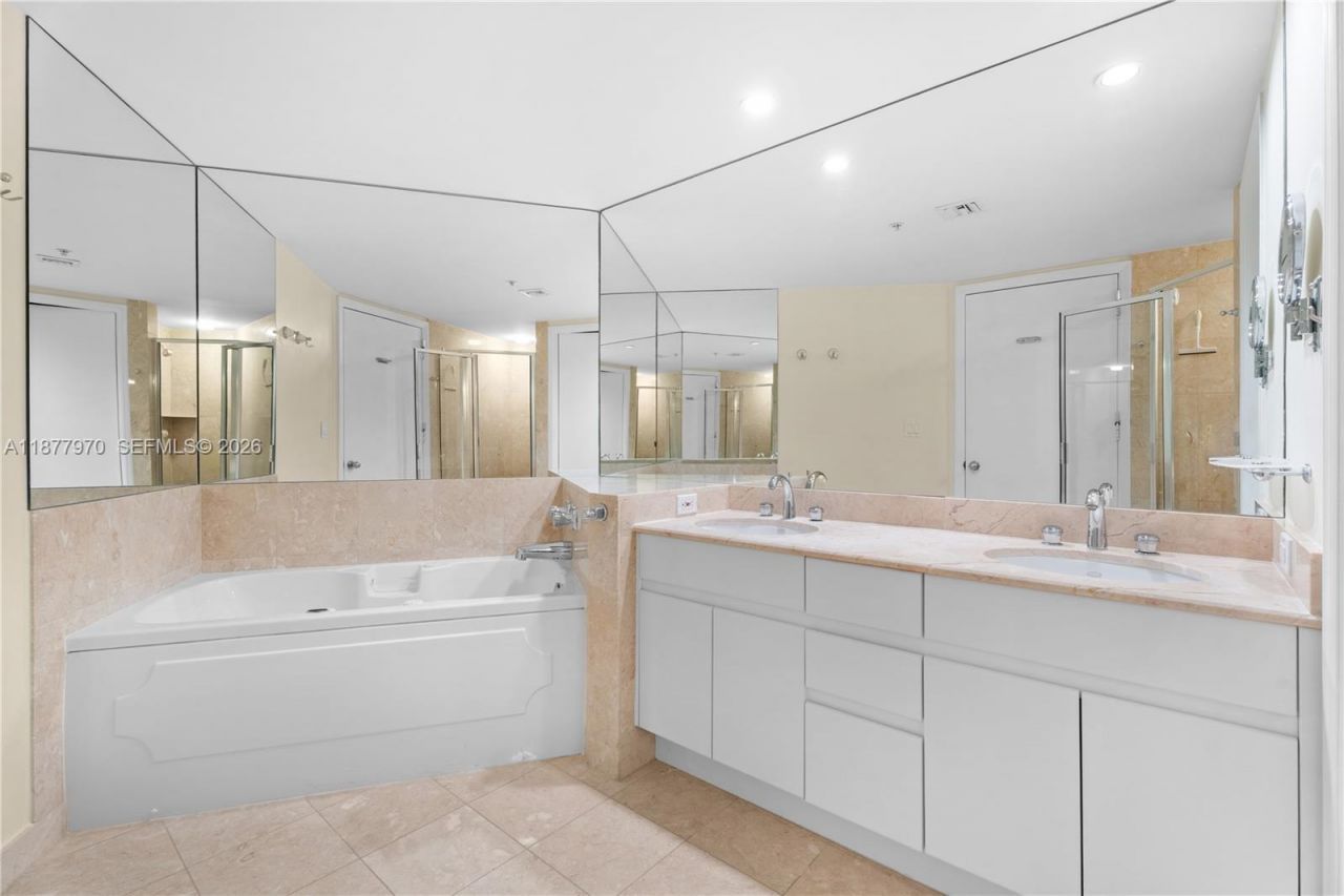 848 Brickell Key Dr, Unit 2502, Miami, FL 33131 Photo