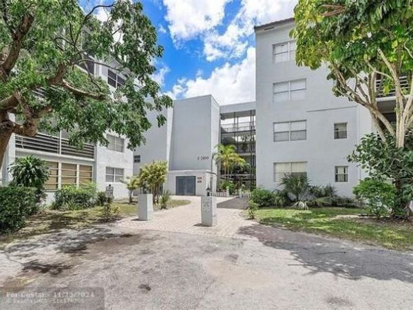 2800 Somerset Dr, Unit 201 j, Lauderdale Lakes, FL 33311
