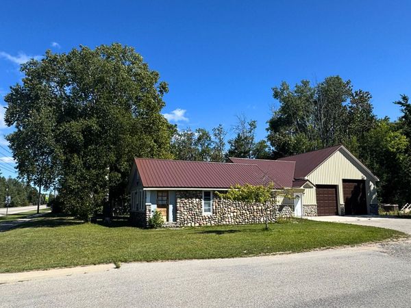 725 & 723 W Central Avenue, Mackinaw City, MI 49701