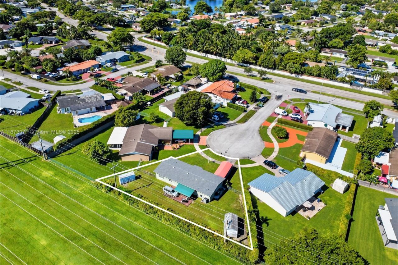 13605 SW 73rd Ter, Miami, FL 33183 Photo