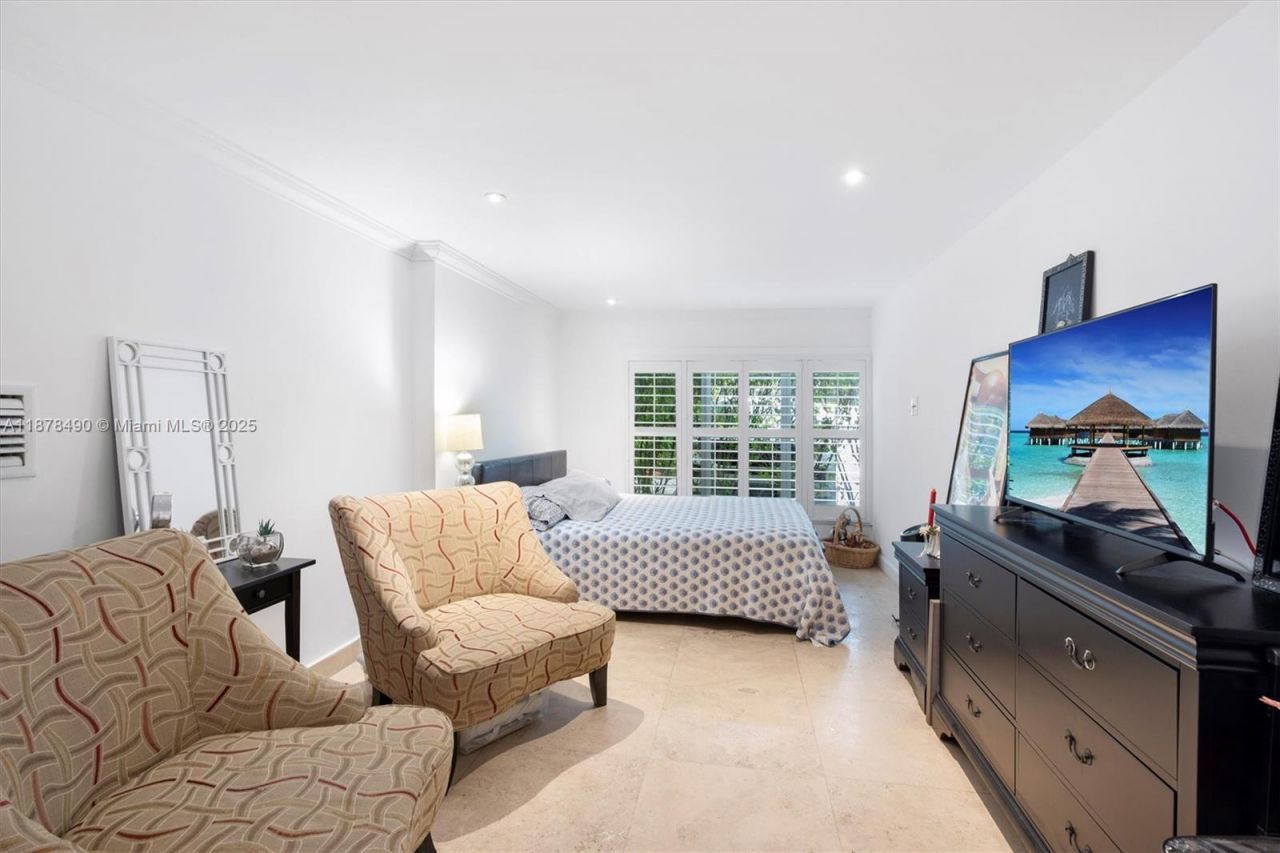 1164 NE 86th St, Miami, FL 33138 Photo