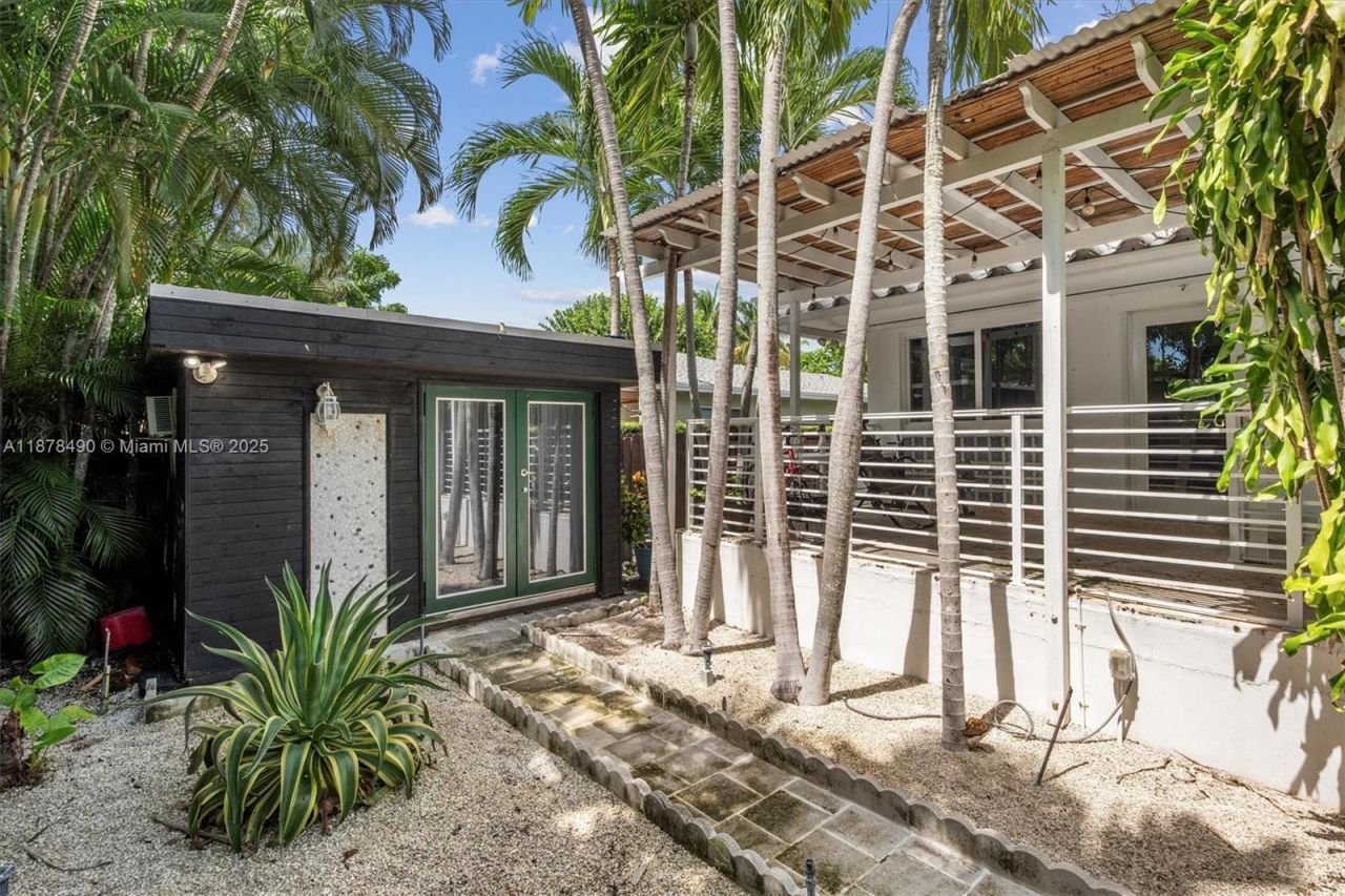 1164 NE 86th St, Miami, FL 33138 Photo