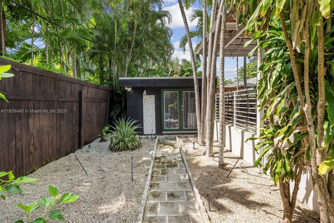 1164 NE 86th St, Miami, FL 33138 Photo