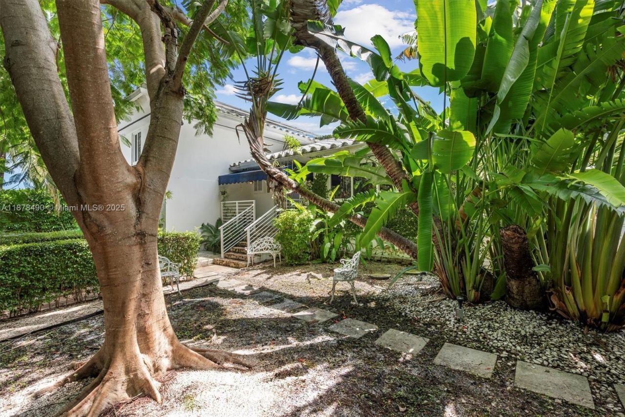 1164 NE 86th St, Miami, FL 33138 Photo
