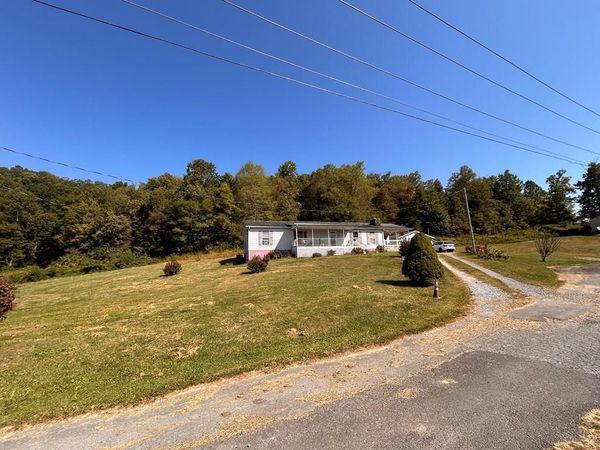 643 Sun Rd, GLEN JEAN, WV 25846