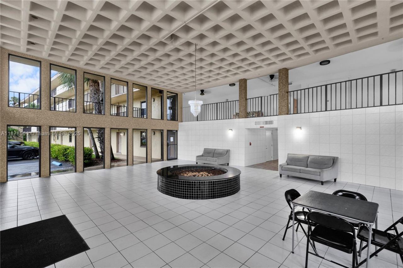 9355 SW 8th St, Unit 425, Boca Raton, FL 33428 Photo