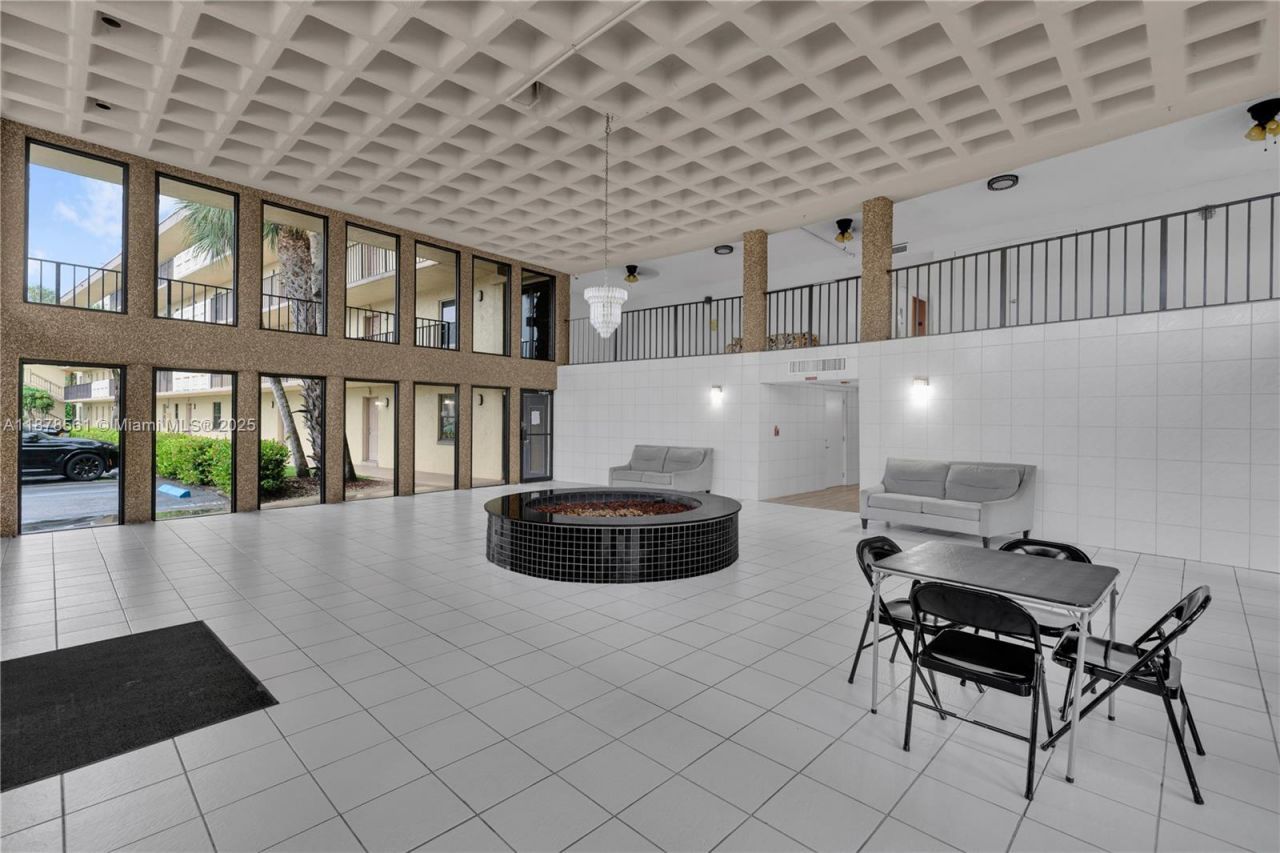 9355 SW 8th St, Unit 425, Boca Raton, FL 33428 Photo