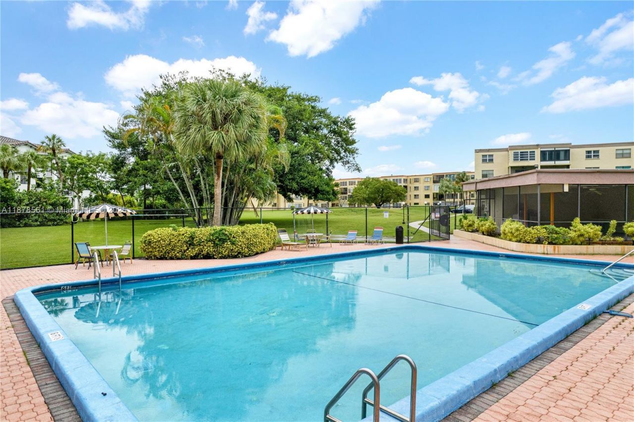 9355 SW 8th St, Unit 425, Boca Raton, FL 33428 Photo