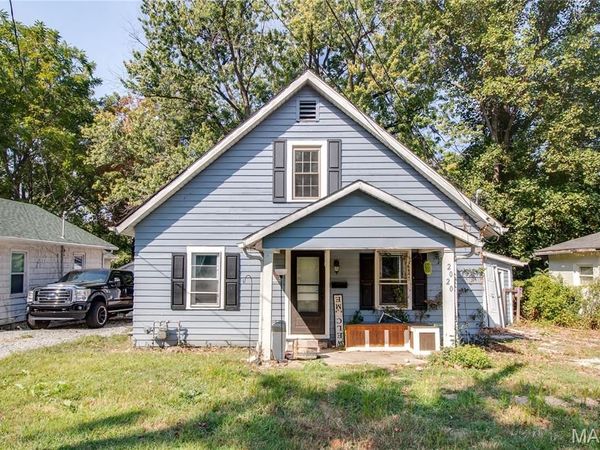 2020 Country Club Drive, Alton, IL 62002