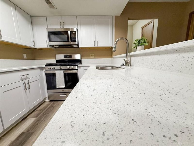 2744 Greystone Drive, Unit E, Columbus, OH 43220 Photo 14