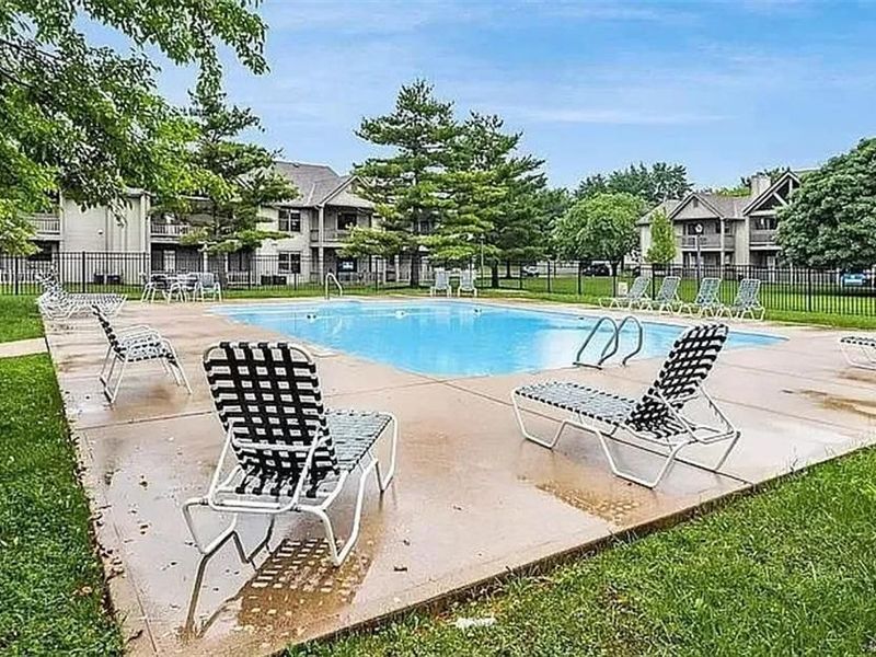 2744 Greystone Drive, Unit E, Columbus, OH 43220 Photo 7