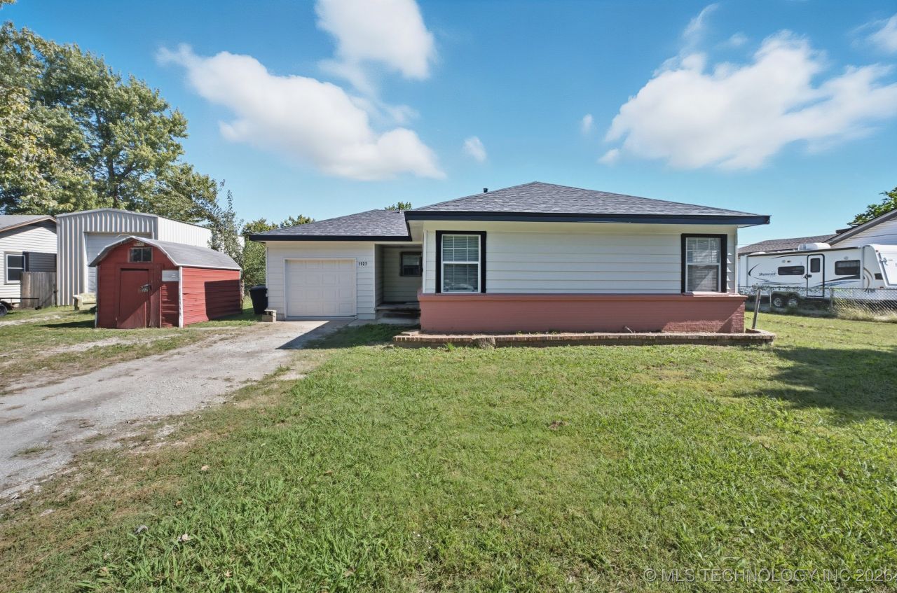 1127 S Russell Street, Skiatook, OK 74070 Main Photo