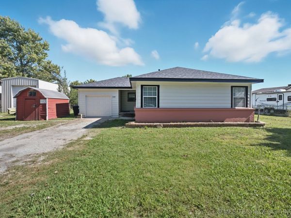1127 S Russell Street, Skiatook, OK 74070