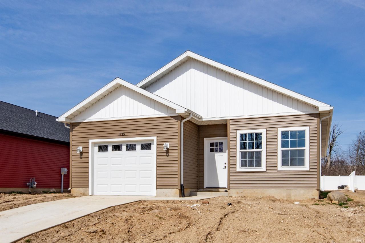 1719 Thornhill Drive, South Bend, IN 46614 Main Photo