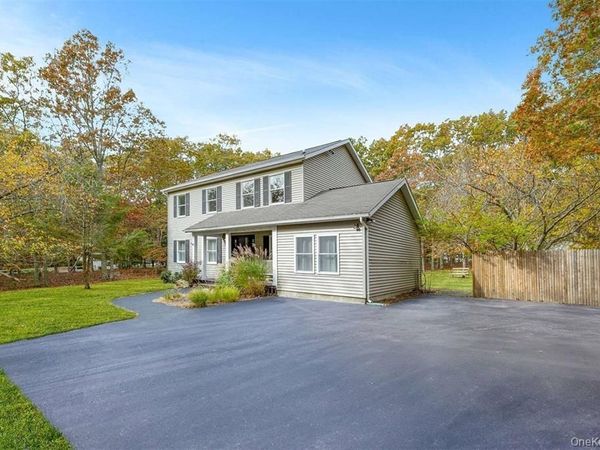 4 Wooded Lane, Hampton Bays, NY 11946