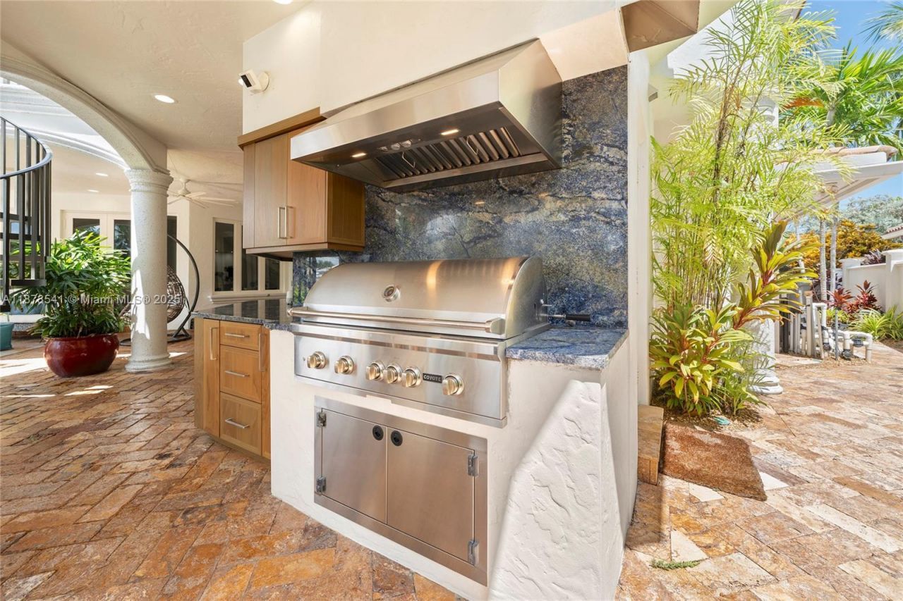 2770 NE 23rd St, Pompano Beach, FL 33062 Photo