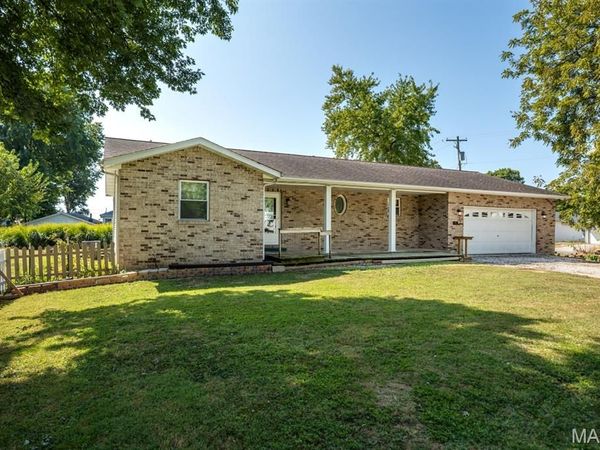 626 W 6th Street, Staunton, IL 62088