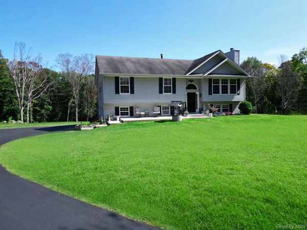 606 Twin Arch Road, Rock Tavern, NY 12575