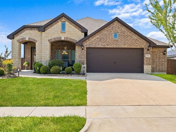 1901 Sunflower Drive, Glenn Heights, TX 75154