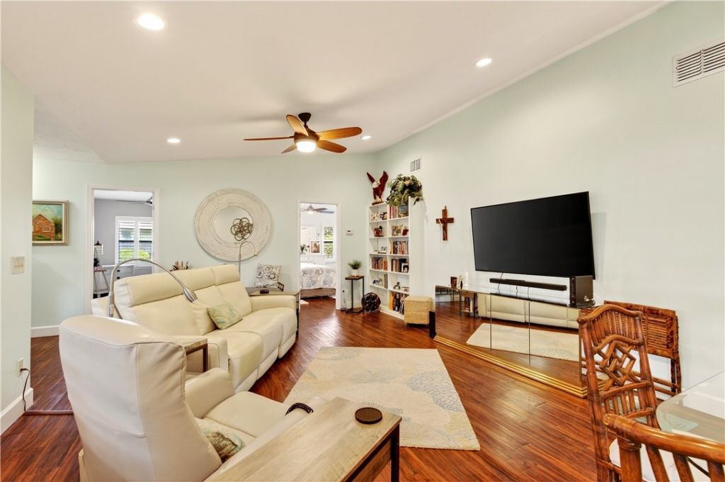 725 Timber Ridge Trail Sw, Unit B, Vero Beach, FL 32962 Photo