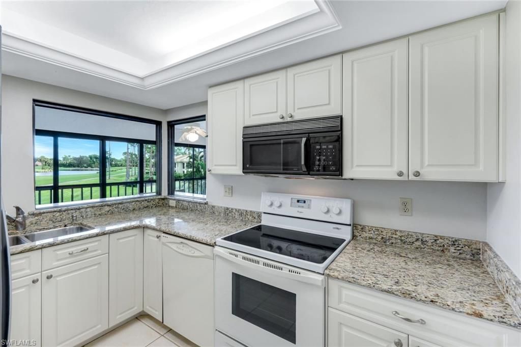 5585 Trailwinds Dr, Unit 326, Fort Myers, FL 33907 Photo