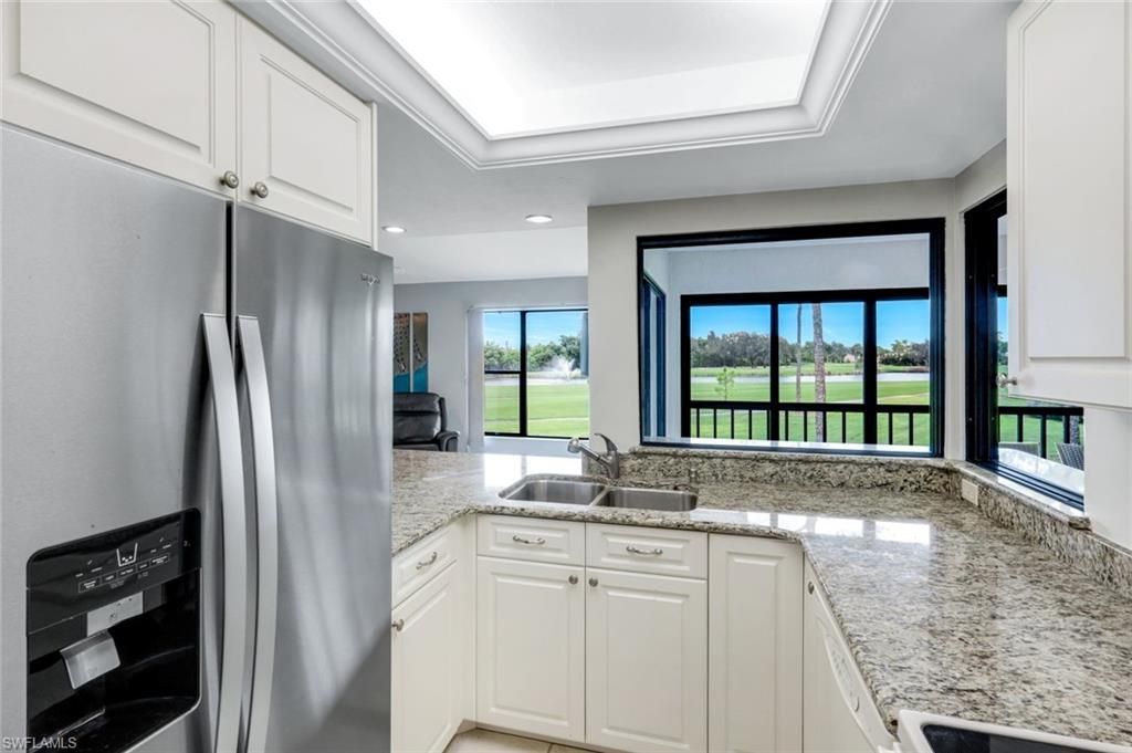 5585 Trailwinds Dr, Unit 326, Fort Myers, FL 33907 Photo